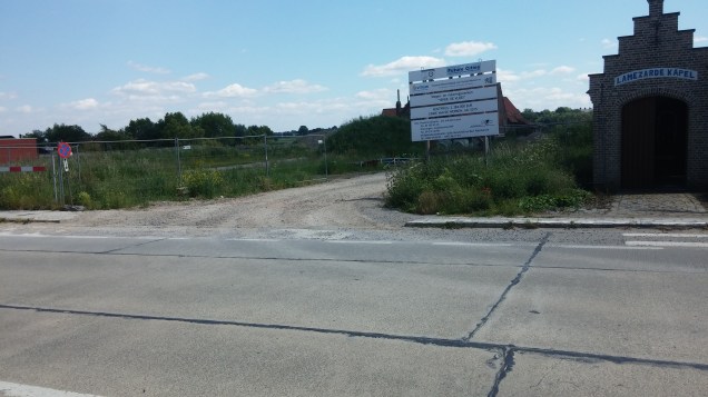 De ingang in de Zonnebeekseweg