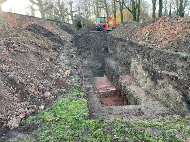Historische vestingmuren opgegraven aan het vroegere openluchtzwembad in&nbsp;Ieper