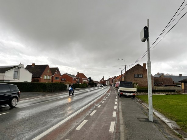 Nieuwe flitspalen in Brielen moeten verkeersveiligheid op de N8&nbsp;verhogen