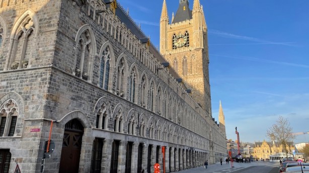 Stellingen Lakenhalle afgebroken, restauratie schiet sneller op dan&nbsp;gepland