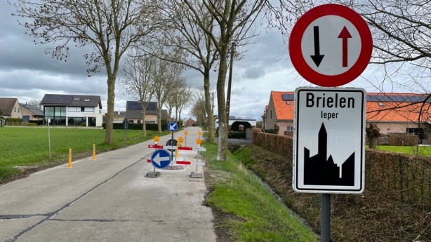 Uitkijken voor nieuwe wegversmalling in de Brielenstraat te&nbsp;Brielen