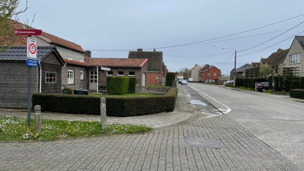 Nieuwe voetpaden en parkeerstroken in de Brielenstraat te&nbsp;Brielen