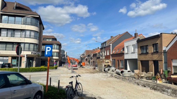 Bij de werken Dikkebusseweg is de volgende fase gestart met het kruispunt Capucienenstraat