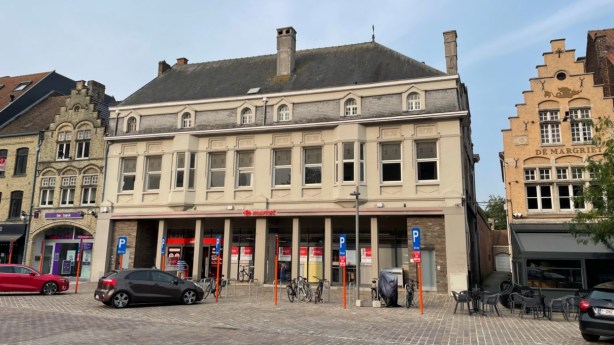 Afbraak Carrefour-pand op de Leet in Ieper: nieuwbouw klaar in 2026