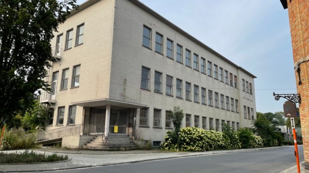 Voormalig Proximusgebouw in Vooruitgangstraat wordt verbouwd tot wooneenheden en&nbsp;handelspand