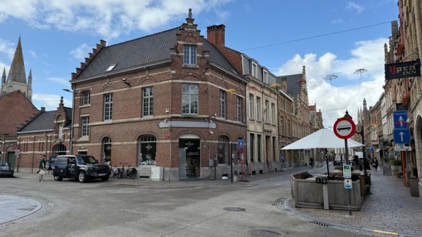 Thee, scones en verhalen over gesneuvelden: nieuwe tearoom opent bij heropening&nbsp;Menenpoort