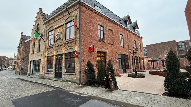 Ierse uitbater opent pub aan de Kiekenmarkt in Ieper als levend eerbetoon aan gesneuvelde&nbsp;landgenoten