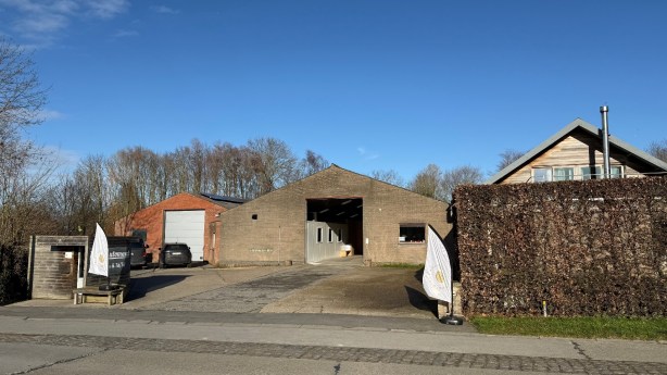 Van schrijnwerkerij naar chocoladeatelier: jonge chocolatier blaast Voormezele nieuw leven&nbsp;in