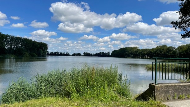 Mestlozing in Kemmelbeek legt drinkwaterproductie stil: landbouwers reageren verontwaardigd