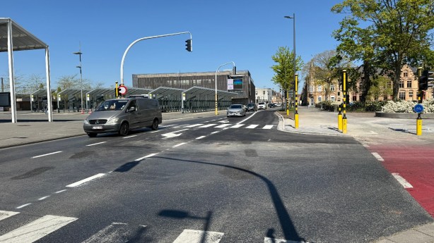 Werken aan het kruispunt bij het station van Ieper afgerond: rijrichting Maloulaan blijft als&nbsp;proefproject