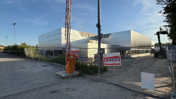 Nieuw zwembad in Ieper krijgt vorm: inwoners kunnen werf uitzonderlijk bezoeken tijdens Open&nbsp;Wervendag