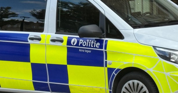 Verkeerscontrole in Ieper legt opvallende overtredingen bloot: e-steps zonder helm en bromfiets haalt 99&nbsp;km/u