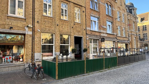 Van Fika naar Bertha’s: nieuwe koffiebar-tearoom in de Menenstraat mikt op ontbijt, lunch en een opvallende&nbsp;cookiestoog