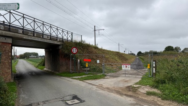Fietspad langs Komense Vaart in Hollebeke krijgt nieuwe waterdoorlatende toplaag