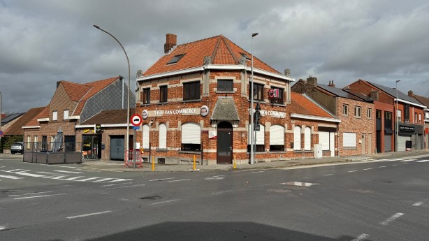 Sint-Jan krijgt zijn dorpscafé terug: Alicia Crabeels combineert café met&nbsp;frituur